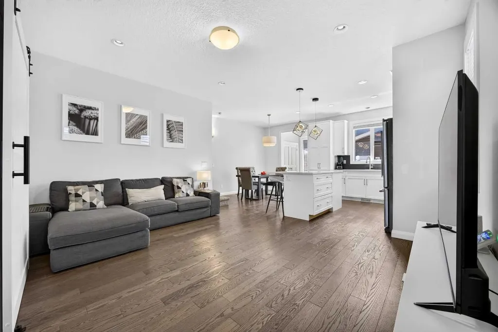 30 Evanscrest Rise NW Calgary AB T3P 0R7