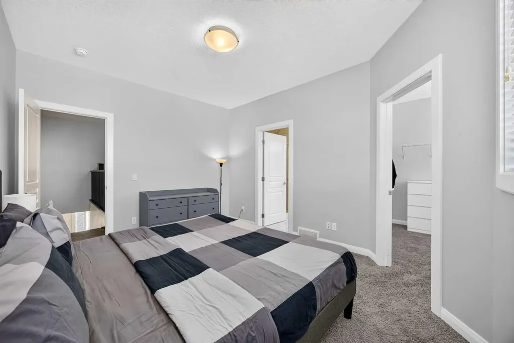 30 Evanscrest Rise NW Calgary AB T3P 0R7