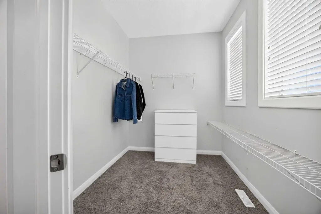30 Evanscrest Rise NW Calgary AB T3P 0R7