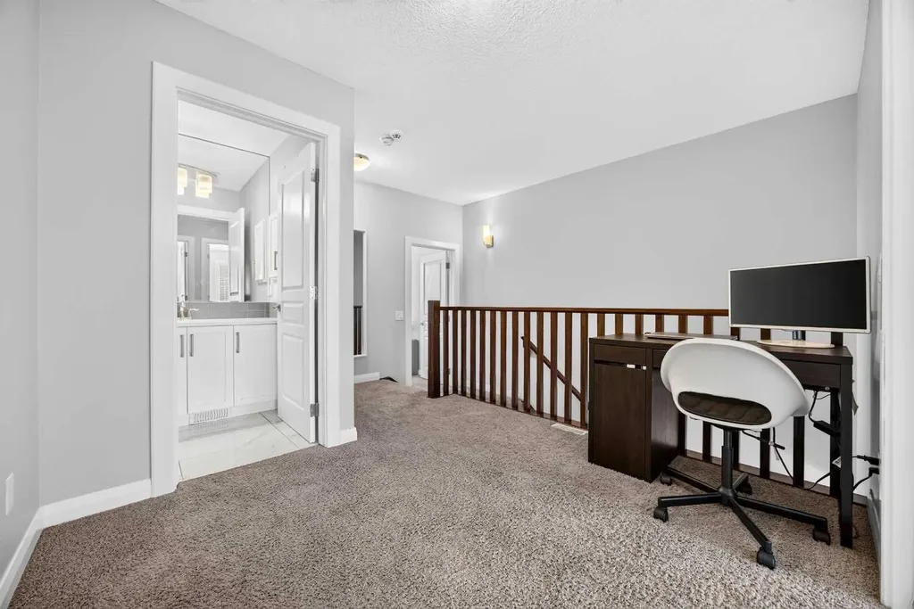 30 Evanscrest Rise NW Calgary AB T3P 0R7