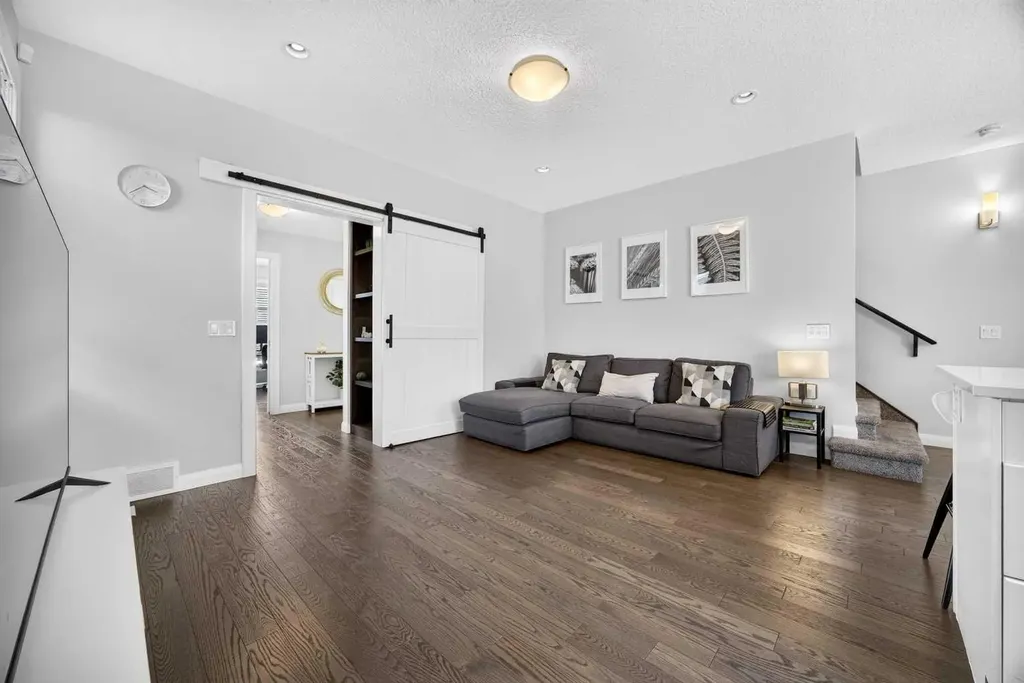 30 Evanscrest Rise NW Calgary AB T3P 0R7