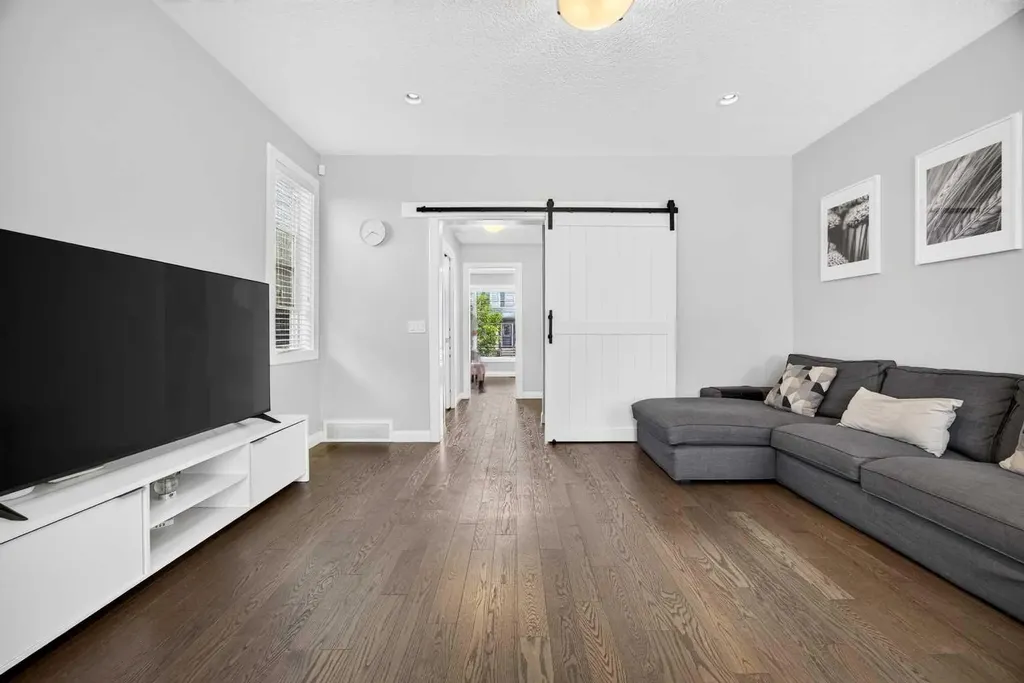 30 Evanscrest Rise NW Calgary AB T3P 0R7