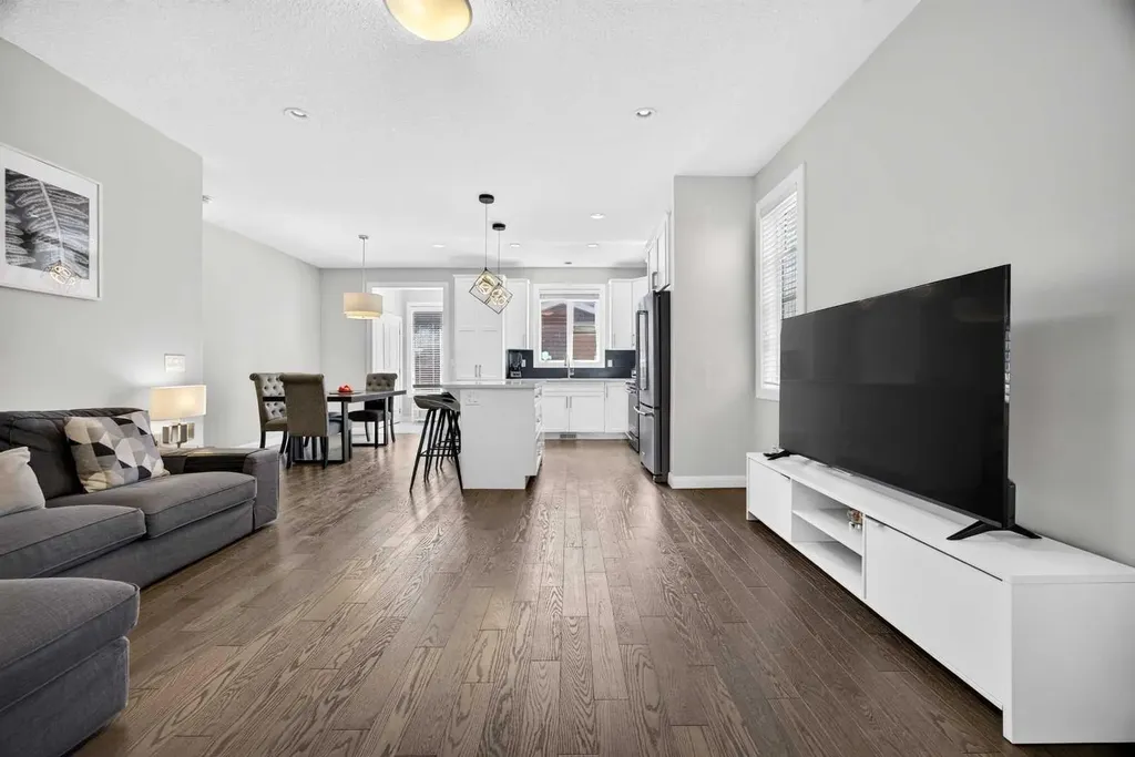 30 Evanscrest Rise NW Calgary AB T3P 0R7