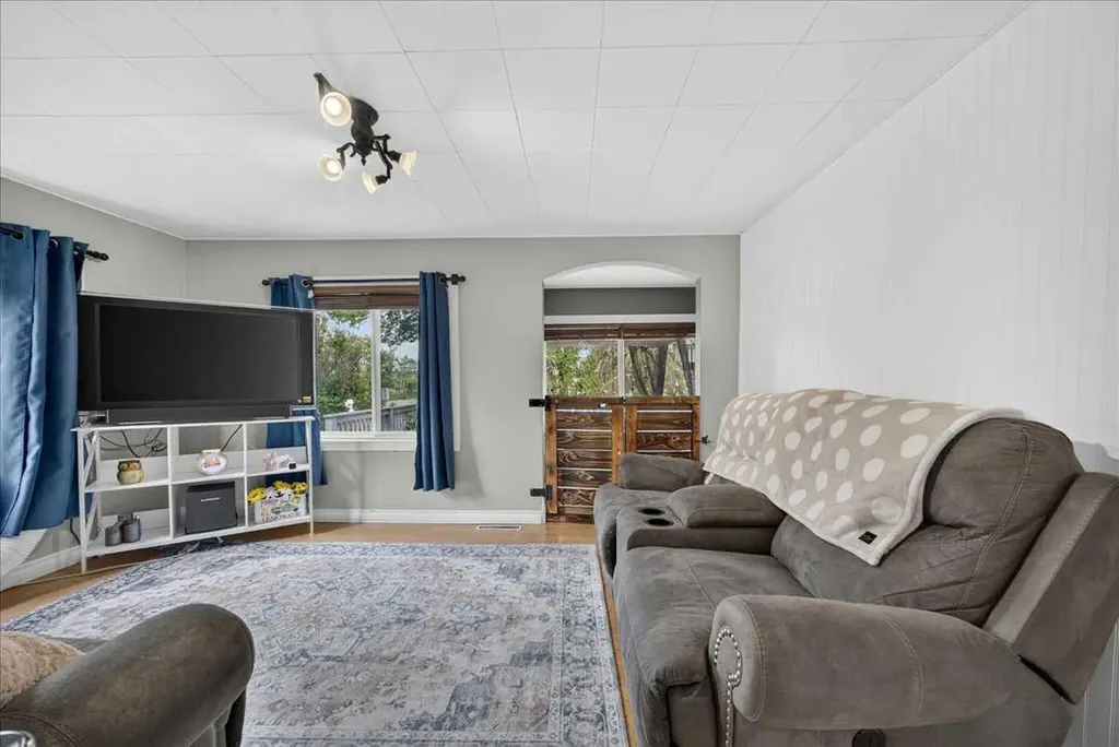 1501 14 Street Didsbury AB T0M 0W0