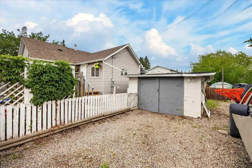 1501 14 Street Didsbury AB T0M 0W0
