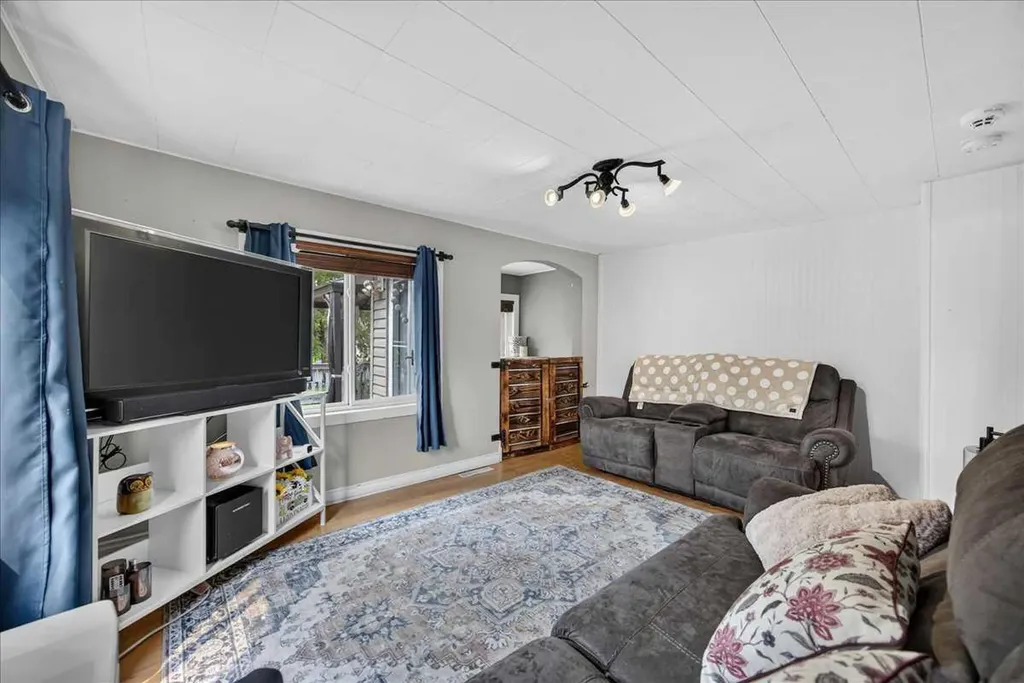 1501 14 Street Didsbury AB T0M 0W0