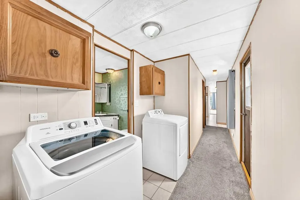 99 Arbour Lake Road NW Calgary AB T3G 4E4