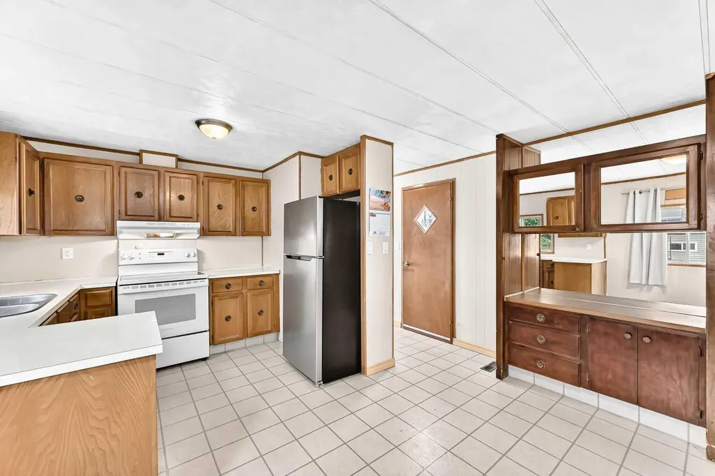 99 Arbour Lake Road NW Calgary AB T3G 4E4