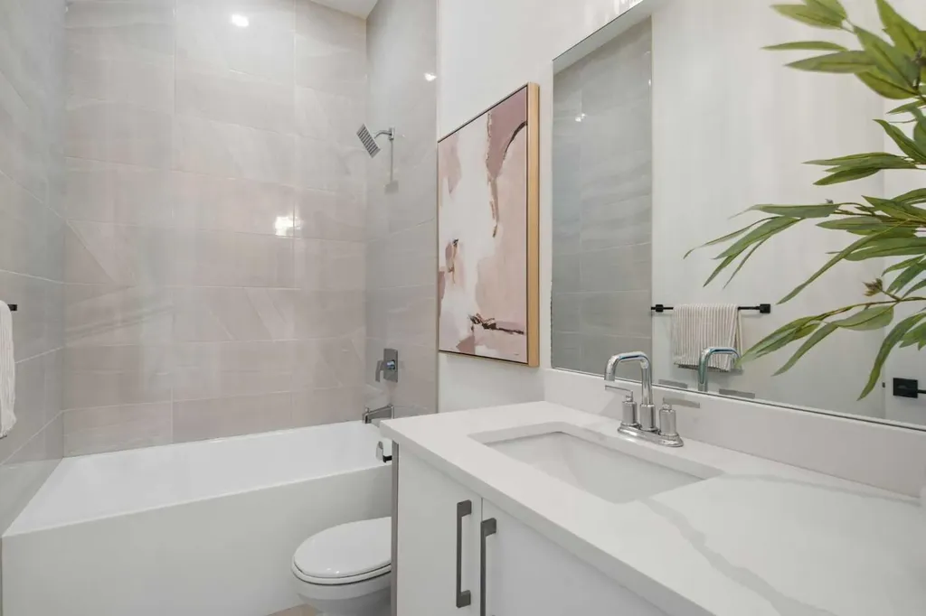 8518 33 Avenue NW Calgary AB T3B 1M1