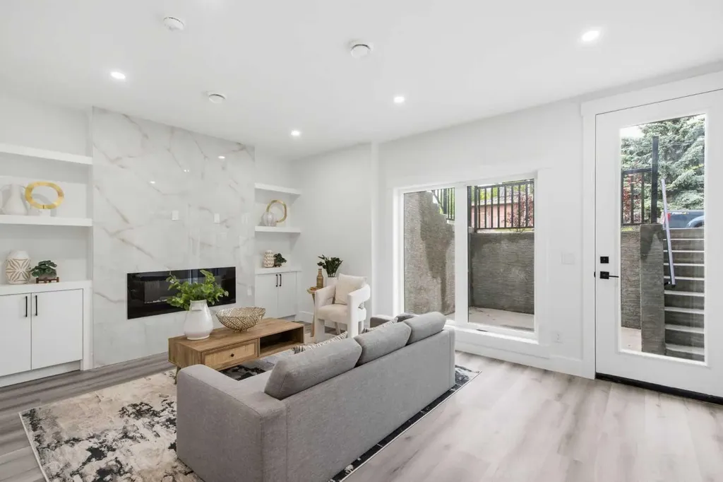 8518 33 Avenue NW Calgary AB T3B 1M1