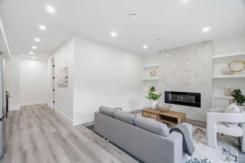 8518 33 Avenue NW Calgary AB T3B 1M1