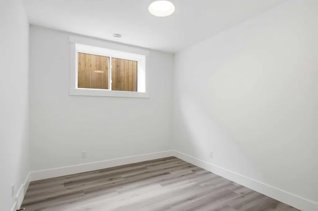 8518 33 Avenue NW Calgary AB T3B 1M1