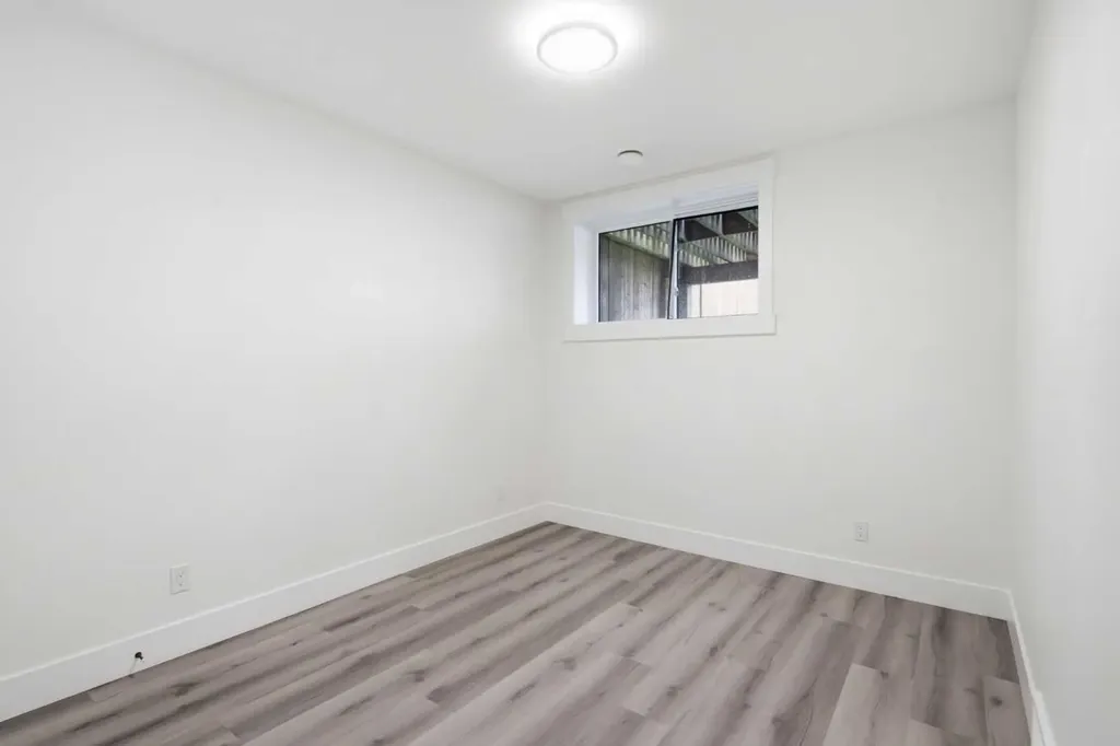 8518 33 Avenue NW Calgary AB T3B 1M1