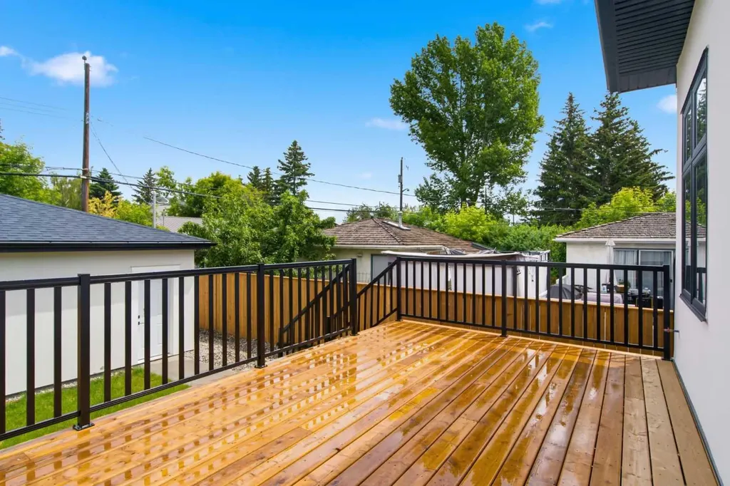 8518 33 Avenue NW Calgary AB T3B 1M1