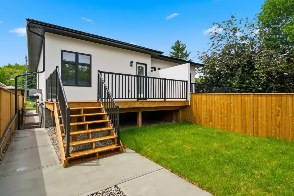 8518 33 Avenue NW Calgary AB T3B 1M1
