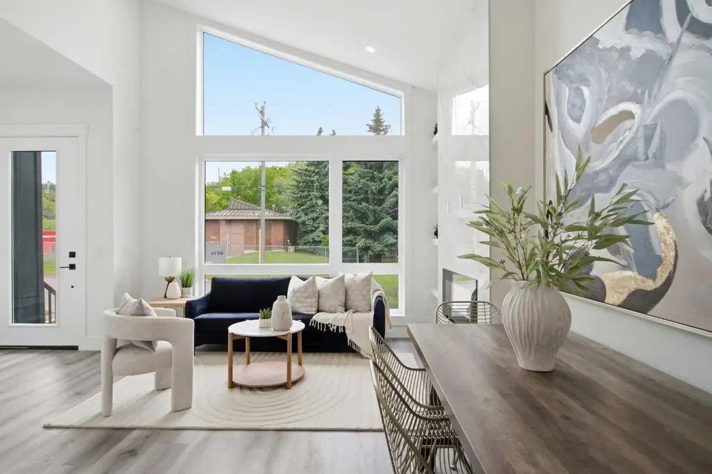 8518 33 Avenue NW Calgary AB T3B 1M1