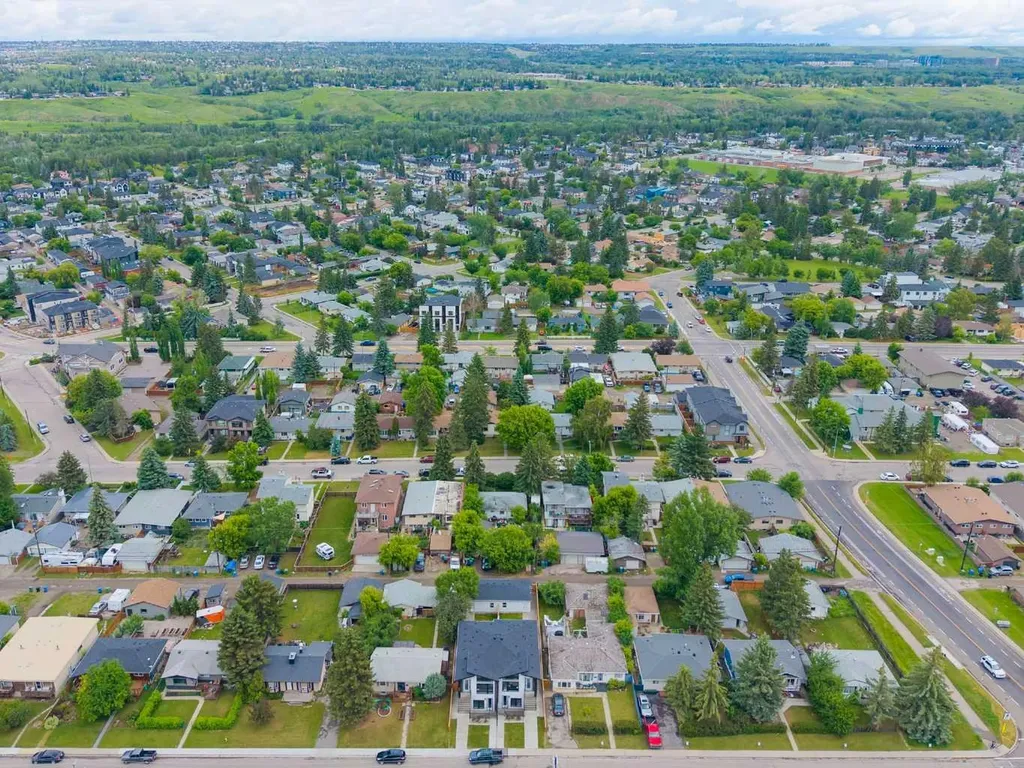 8518 33 Avenue NW Calgary AB T3B 1M1