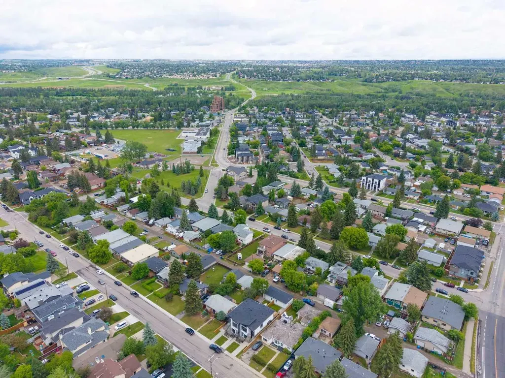8518 33 Avenue NW Calgary AB T3B 1M1