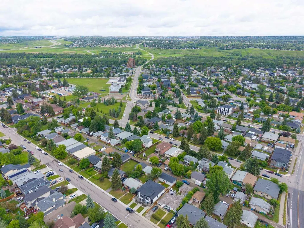 8518 33 Avenue NW Calgary AB T3B 1M1