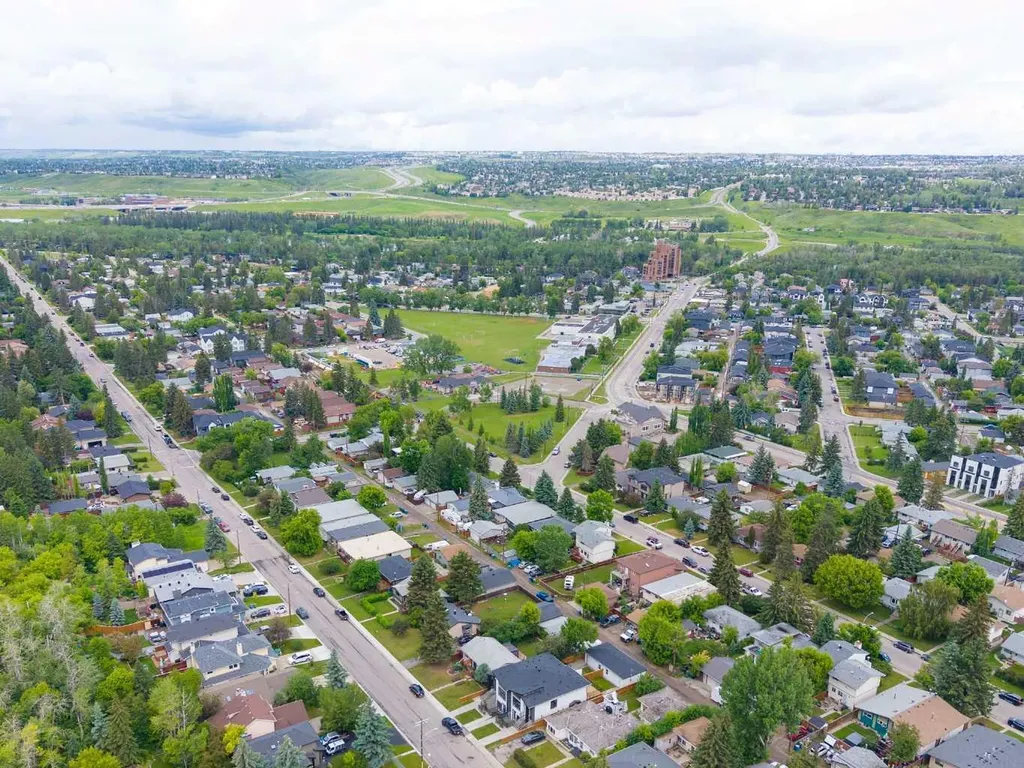 8518 33 Avenue NW Calgary AB T3B 1M1