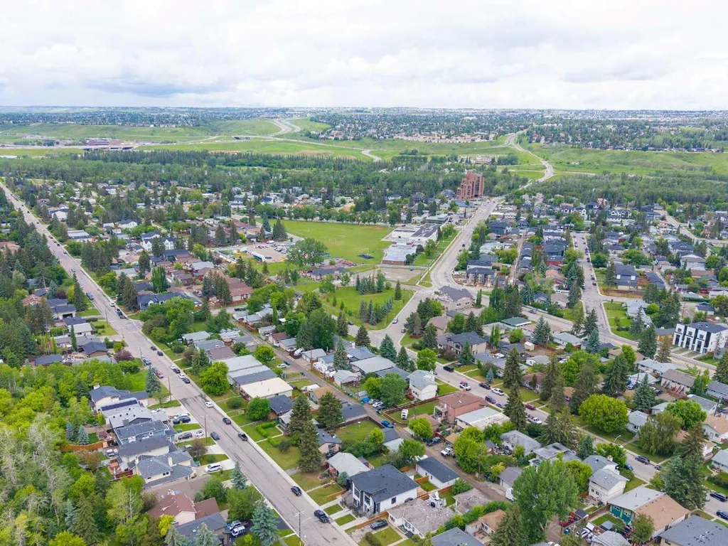 8518 33 Avenue NW Calgary AB T3B 1M1