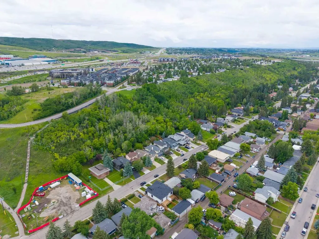 8518 33 Avenue NW Calgary AB T3B 1M1