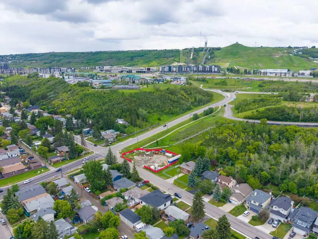 8518 33 Avenue NW Calgary AB T3B 1M1