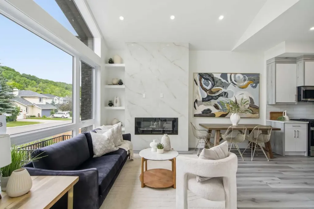 8518 33 Avenue NW Calgary AB T3B 1M1
