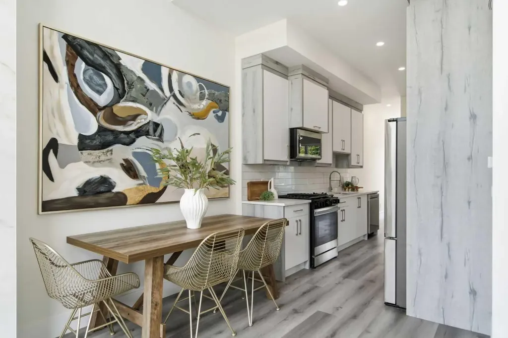 8518 33 Avenue NW Calgary AB T3B 1M1