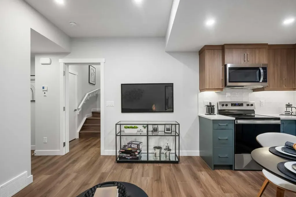 181 Mitchell Road NW Calgary AB T3R 2G8