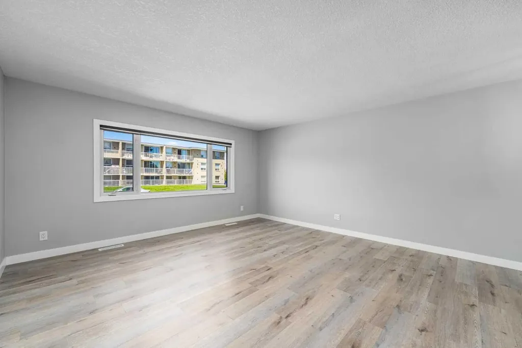 727 67 Avenue SW Calgary AB T2V 0M4