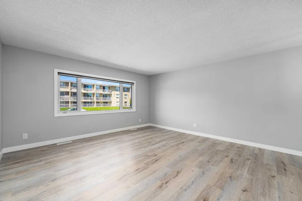727 67 Avenue SW Calgary AB T2V 0M4