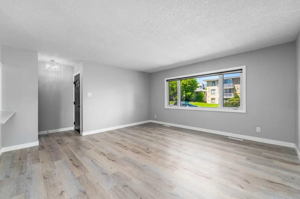 727 67 Avenue SW Calgary AB T2V 0M4