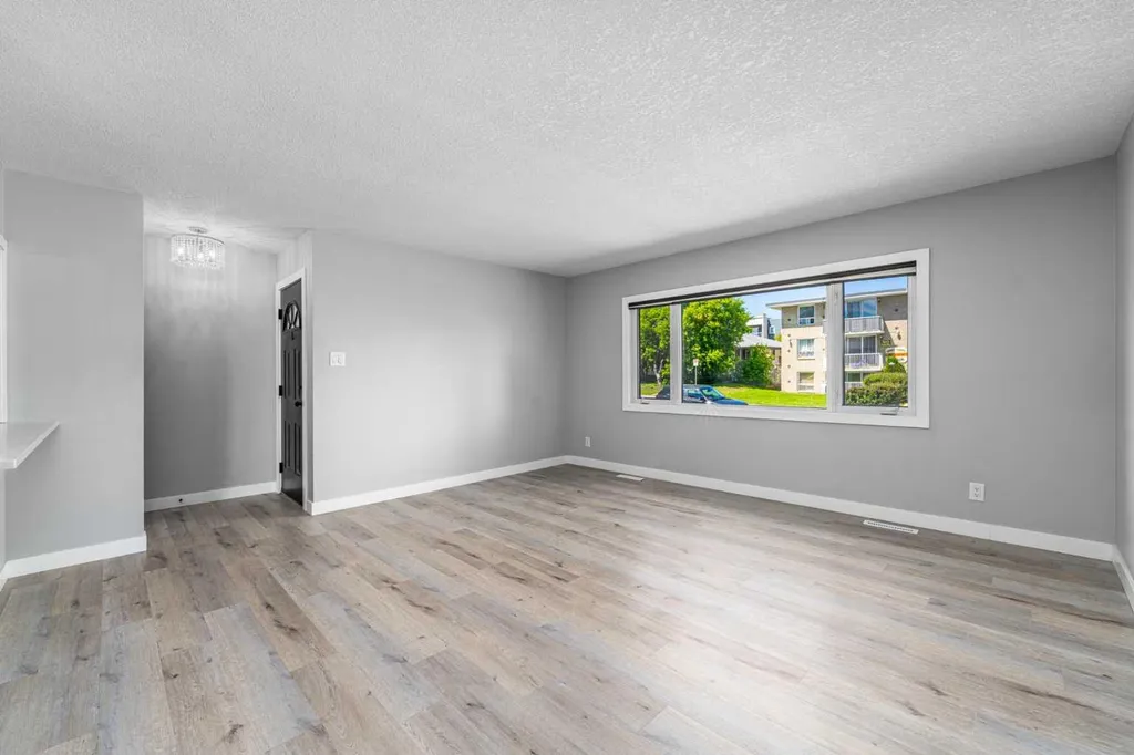 727 67 Avenue SW Calgary AB T2V 0M4