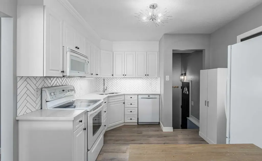 727 67 Avenue SW Calgary AB T2V 0M4