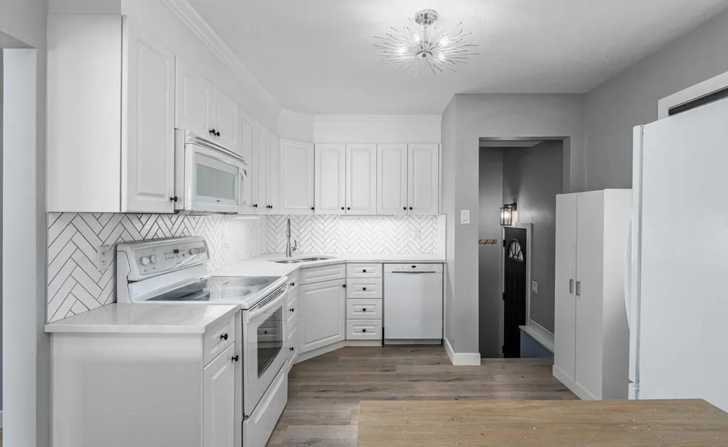 727 67 Avenue SW Calgary AB T2V 0M4