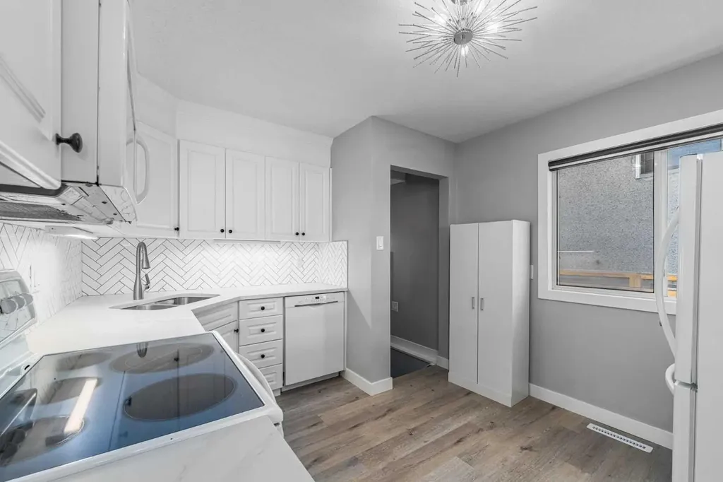 727 67 Avenue SW Calgary AB T2V 0M4