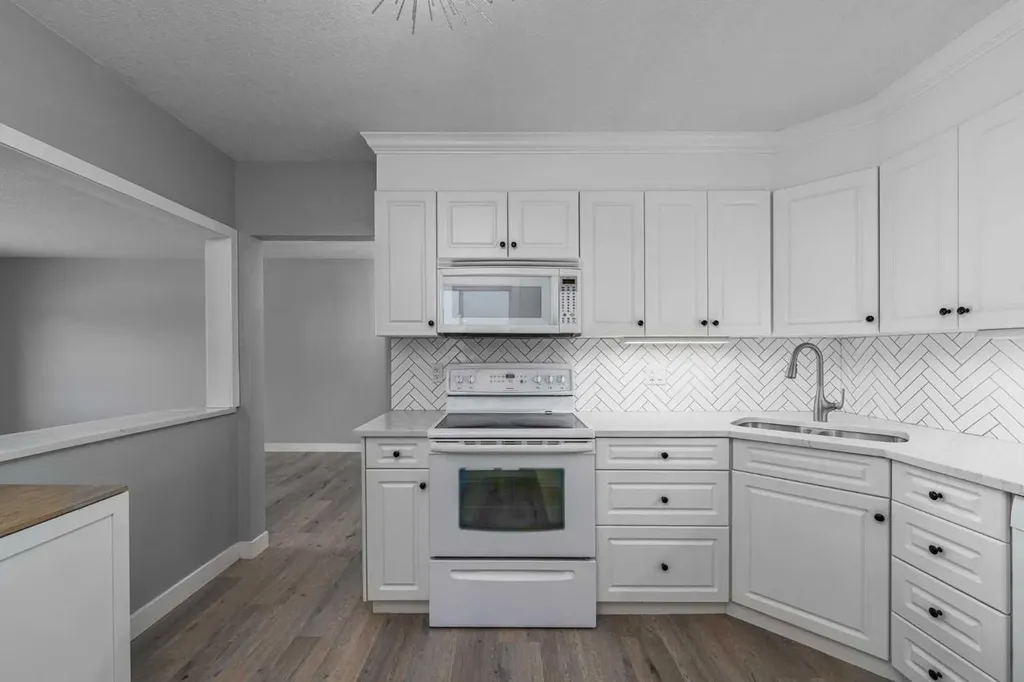 727 67 Avenue SW Calgary AB T2V 0M4