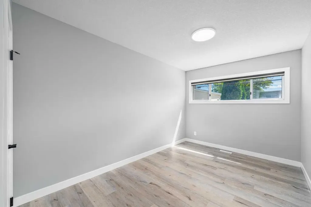 727 67 Avenue SW Calgary AB T2V 0M4