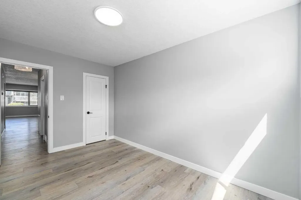 727 67 Avenue SW Calgary AB T2V 0M4