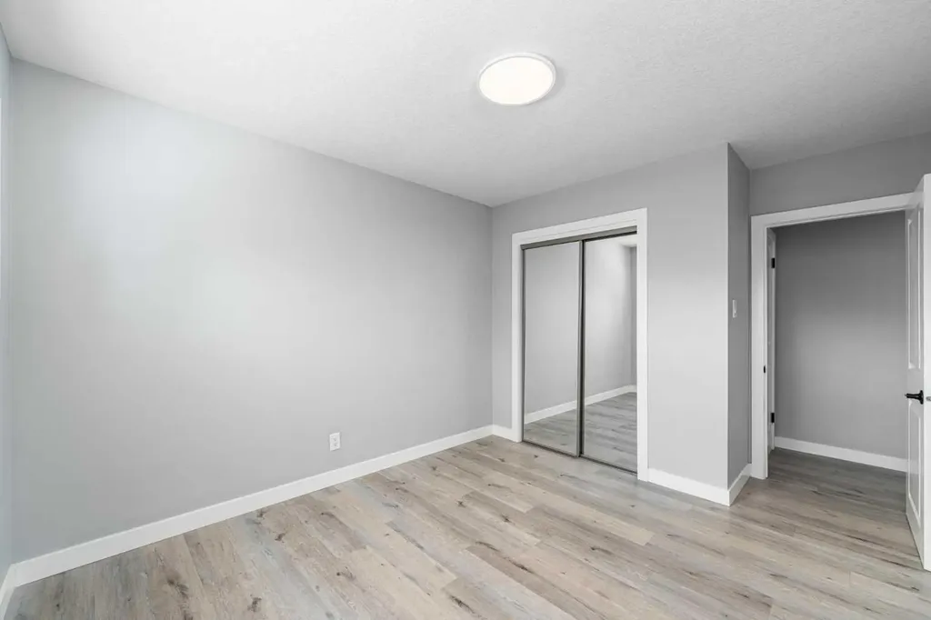 727 67 Avenue SW Calgary AB T2V 0M4