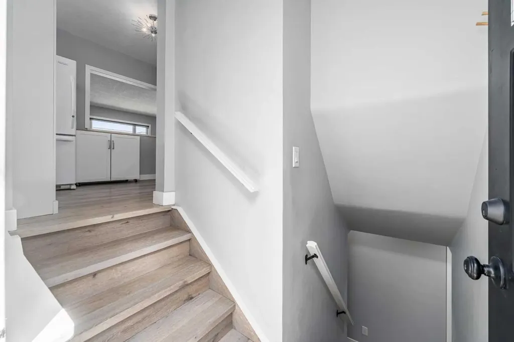 727 67 Avenue SW Calgary AB T2V 0M4