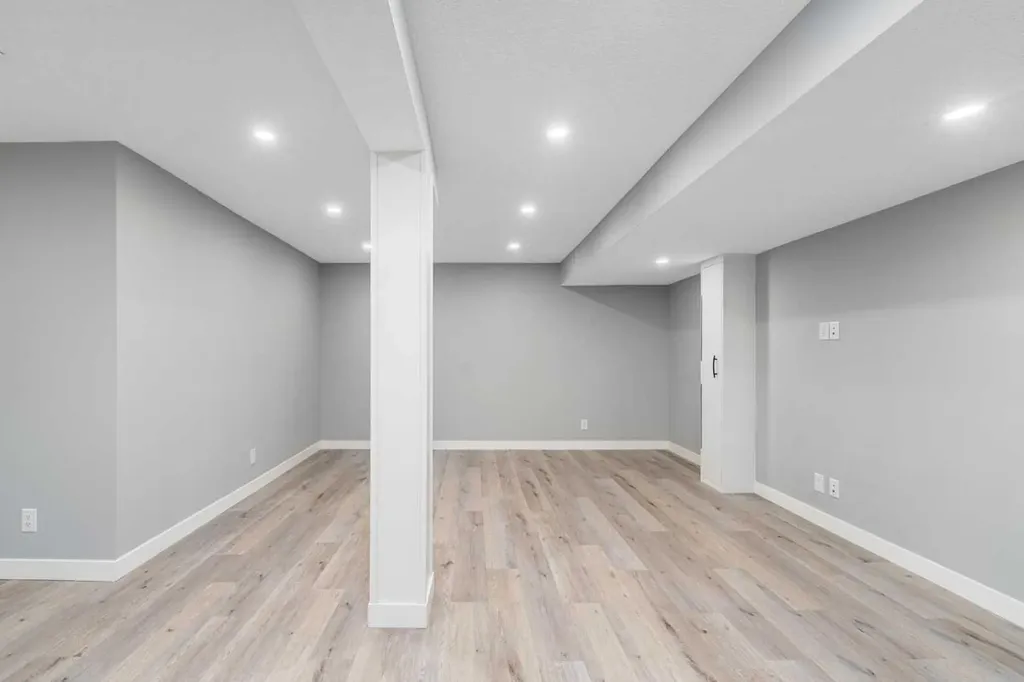 727 67 Avenue SW Calgary AB T2V 0M4