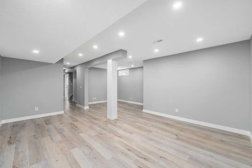 727 67 Avenue SW Calgary AB T2V 0M4