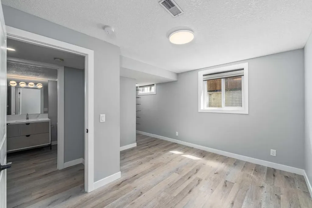 727 67 Avenue SW Calgary AB T2V 0M4