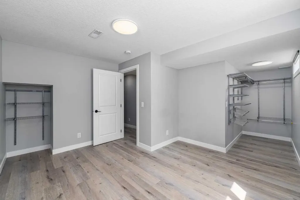 727 67 Avenue SW Calgary AB T2V 0M4