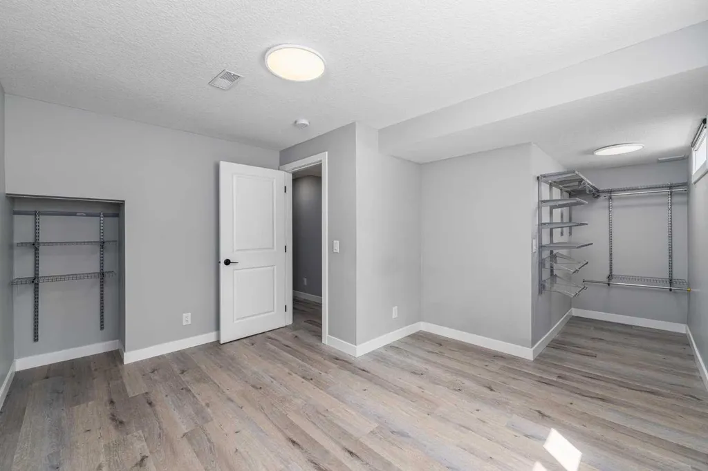 727 67 Avenue SW Calgary AB T2V 0M4