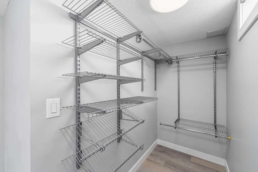 727 67 Avenue SW Calgary AB T2V 0M4