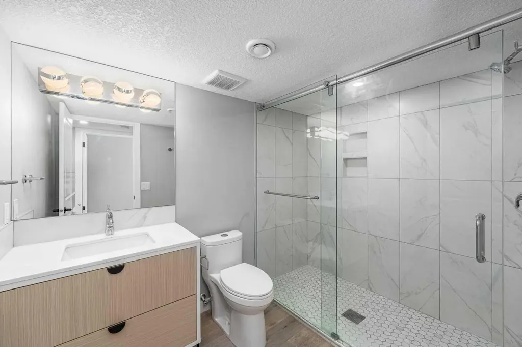 727 67 Avenue SW Calgary AB T2V 0M4