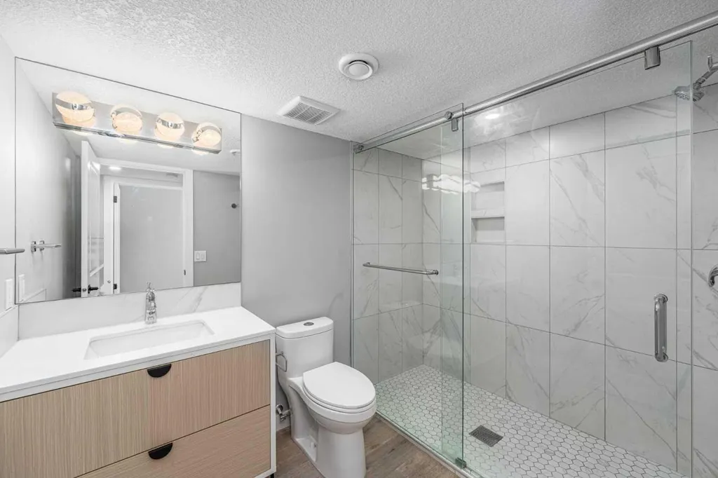 727 67 Avenue SW Calgary AB T2V 0M4